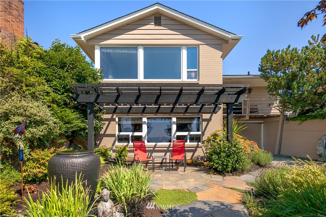 3920 Southwest 109th Street Seattle, WA 98146 - Photo 1 of 14 Gallery Image 1