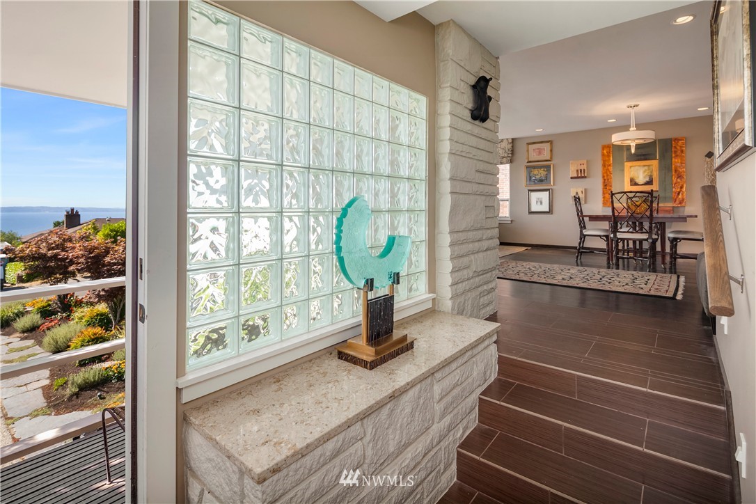 3920 Southwest 109th Street Seattle, WA 98146 - Photo 3 of 14 Gallery Image 3