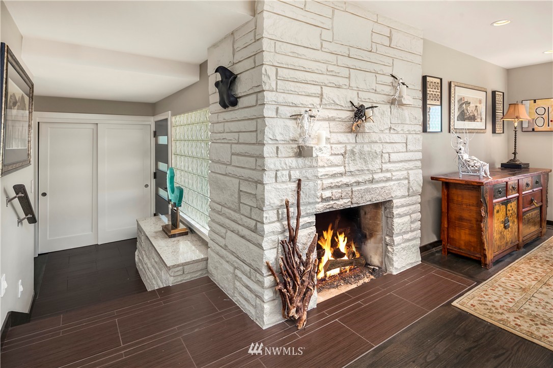 3920 Southwest 109th Street Seattle, WA 98146 - Photo 4 of 14 Gallery Image 4