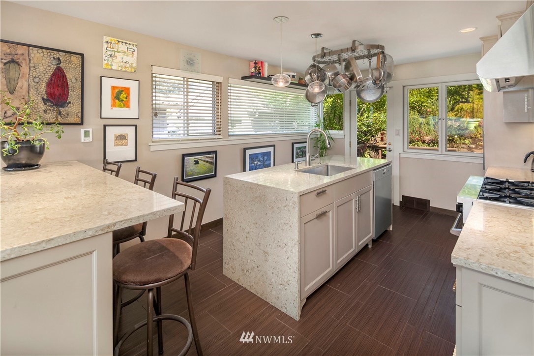 3920 Southwest 109th Street Seattle, WA 98146 - Photo 8 of 14 Gallery Image 8
