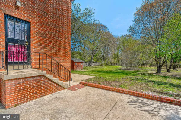 a view of a house with a big yard