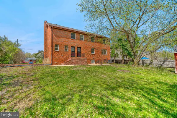 a front view of house with yard