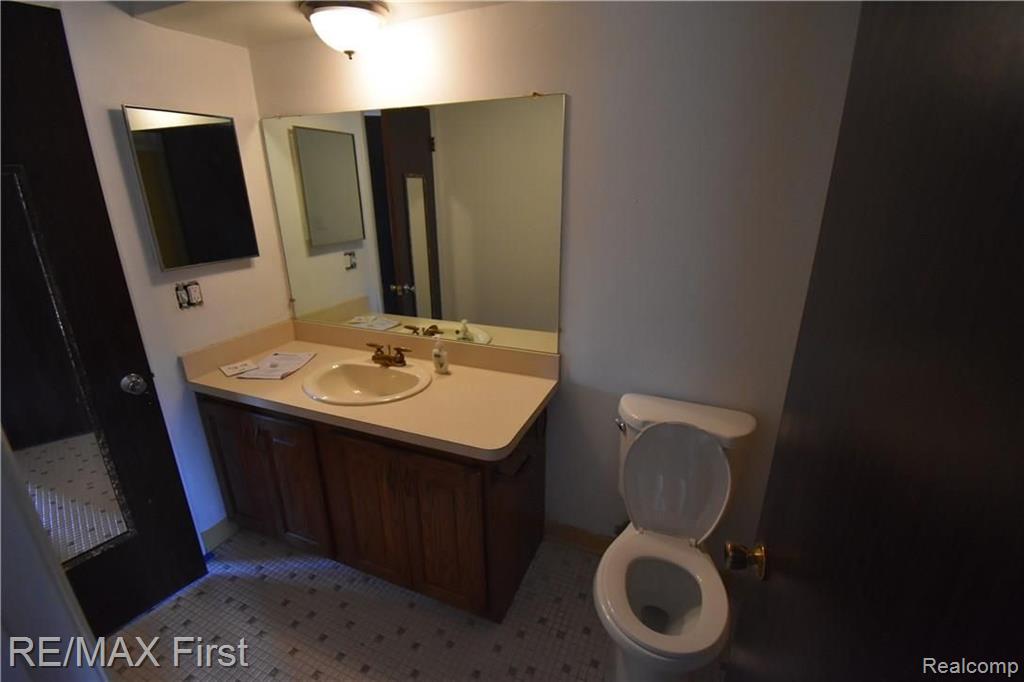 27407 Hoover Road Warren, MI 48093 - Photo 15 of 20