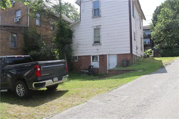 $74,900 | 413 North Market Street, Ligonier, PA 15658