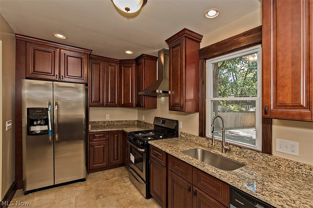 3170 Coleridge Road Cleveland, OH 44118 - Photo 11 of 29