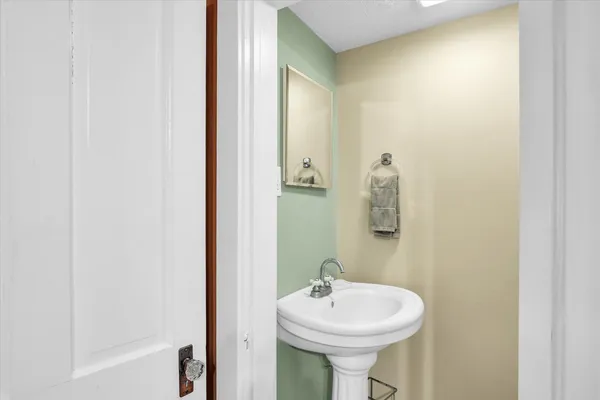 $219,000 | 525 County Road 2400 East, Broadlands, IL 61816