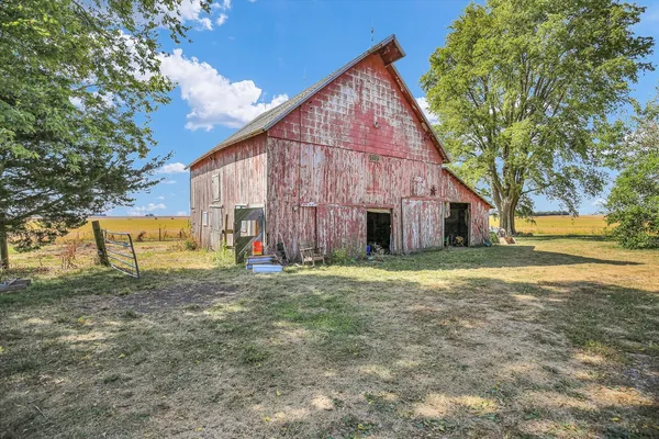 $219,000 | 525 County Road 2400 East, Broadlands, IL 61816