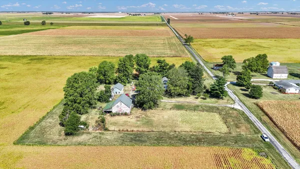 $219,000 | 525 County Road 2400 East, Broadlands, IL 61816