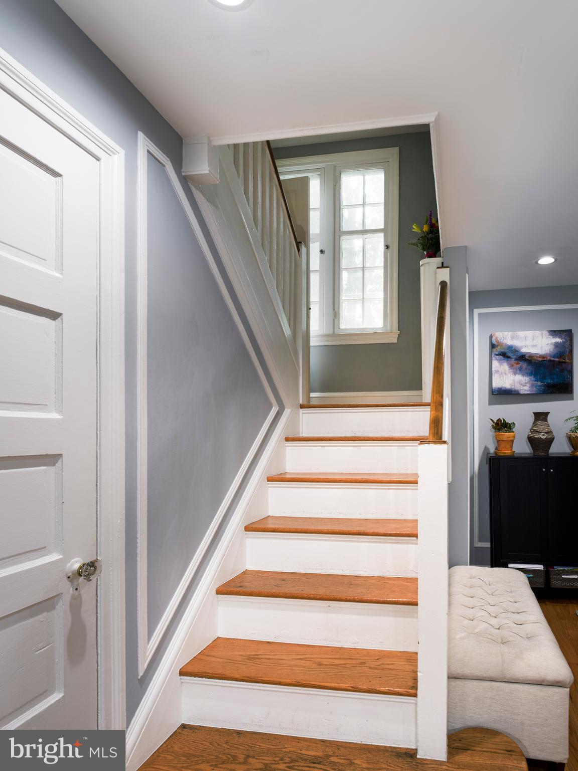 31 Snowden Road Bala Cynwyd, PA 19004 - Photo 15 of 36 Stairwell