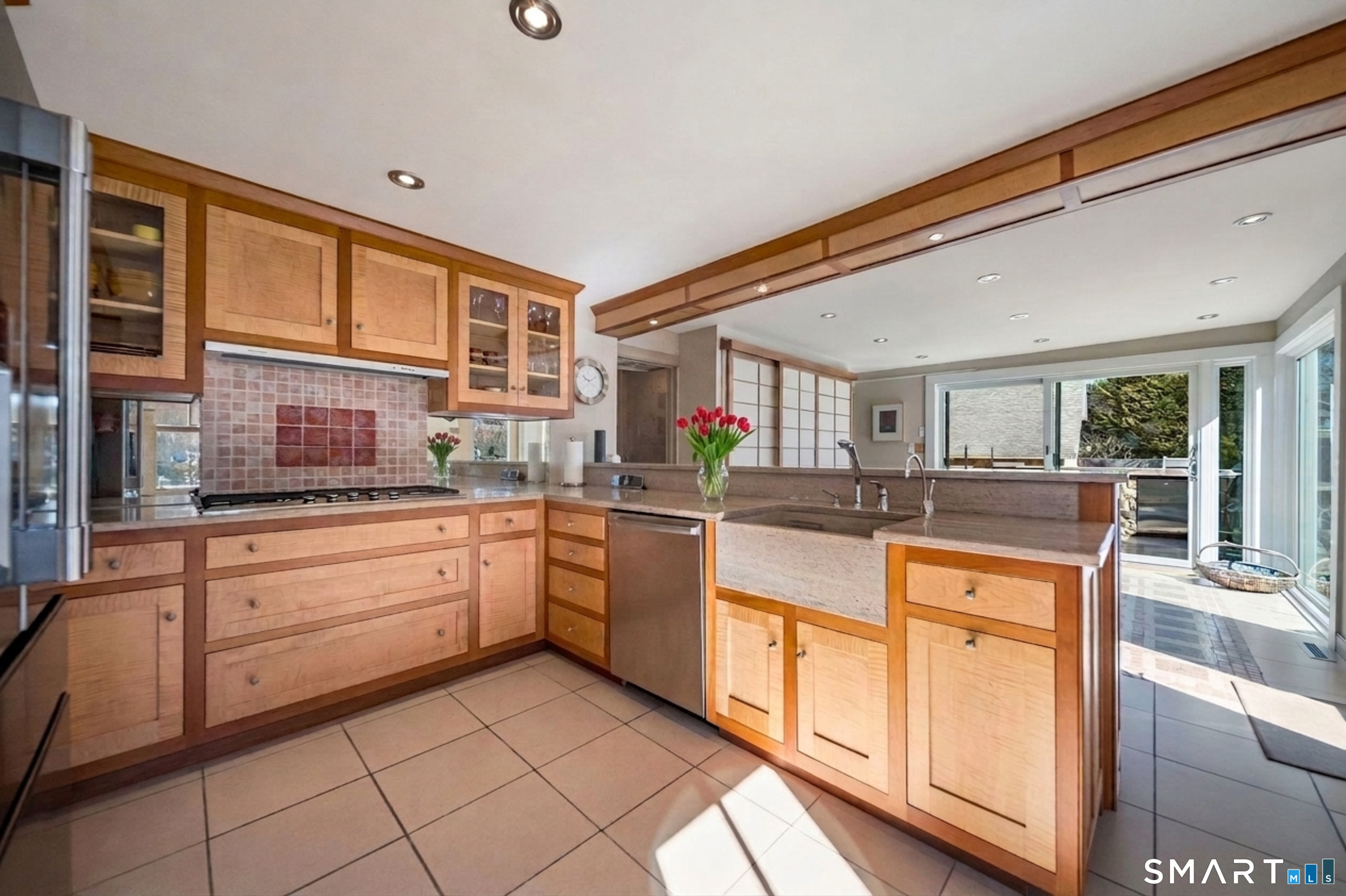 11 Middle Beach Road Madison, CT 06443 - Photo 12 of 31