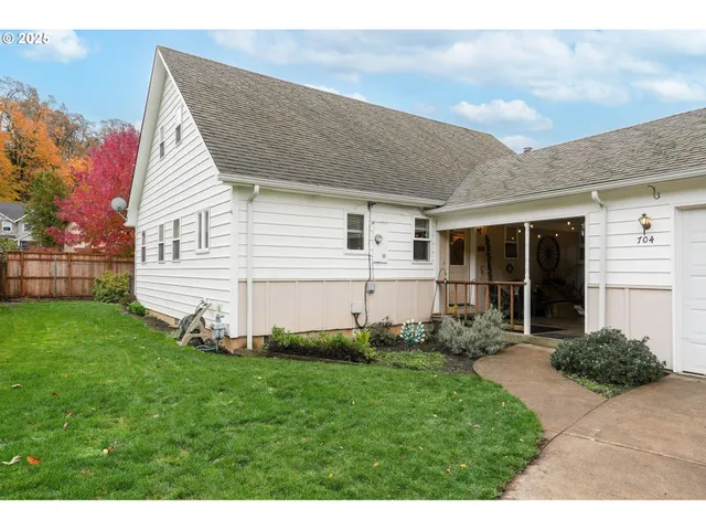 $579,000 | 704 Cliff Court, Silverton, OR 97381