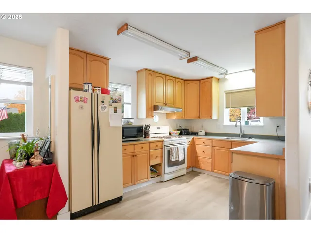 $579,000 | 704 Cliff Court, Silverton, OR 97381