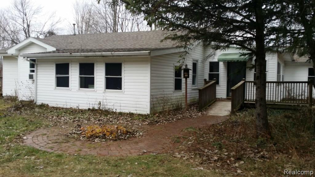 7076 Henderson Road Goodrich, MI 48438 - Photo 2 of 5 7076 Henderson side.jpg