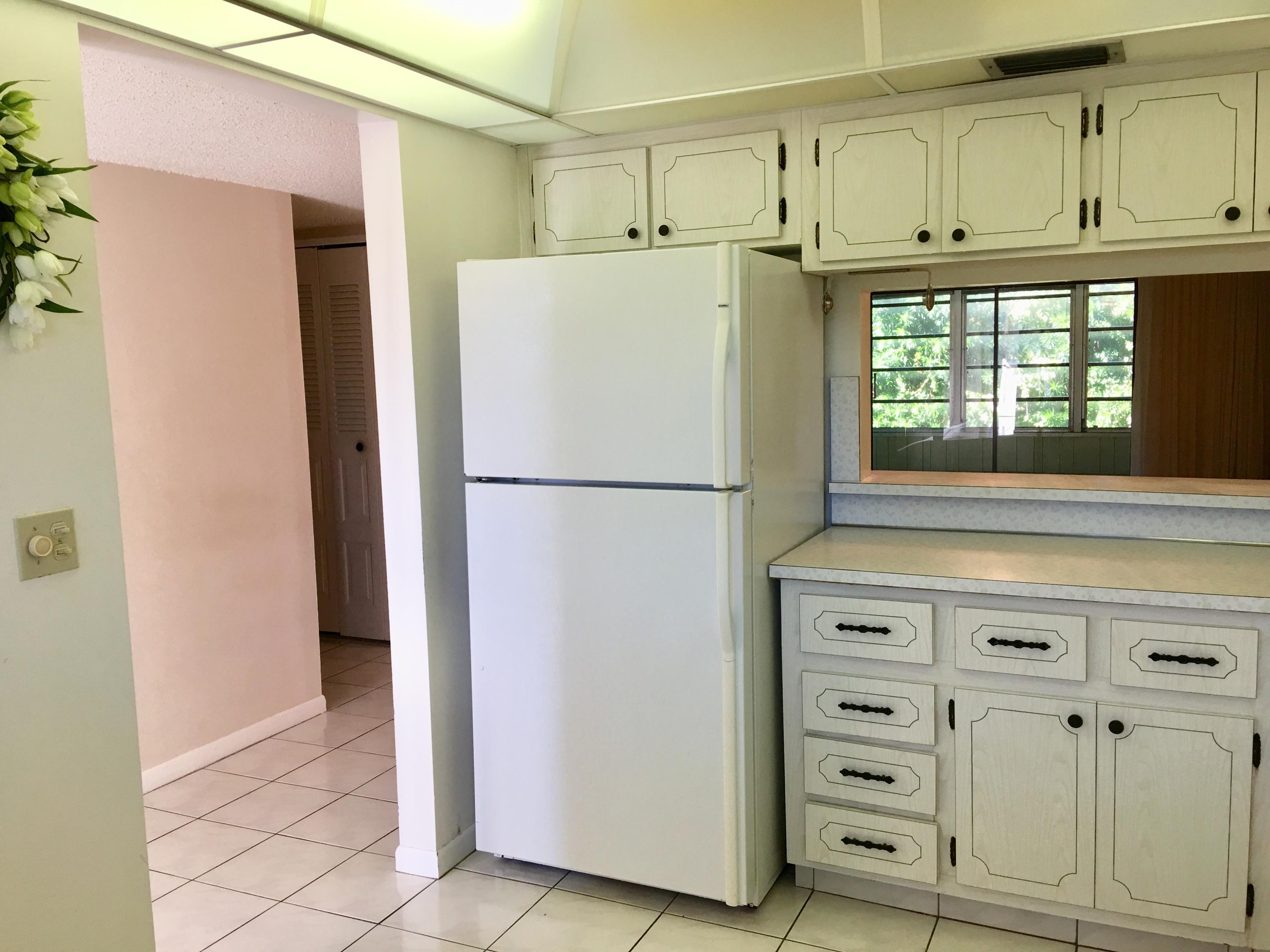 1600 Dover Road, Unit 213B Delray Beach, FL 33445 - Photo 3 of 20 KITCHEN