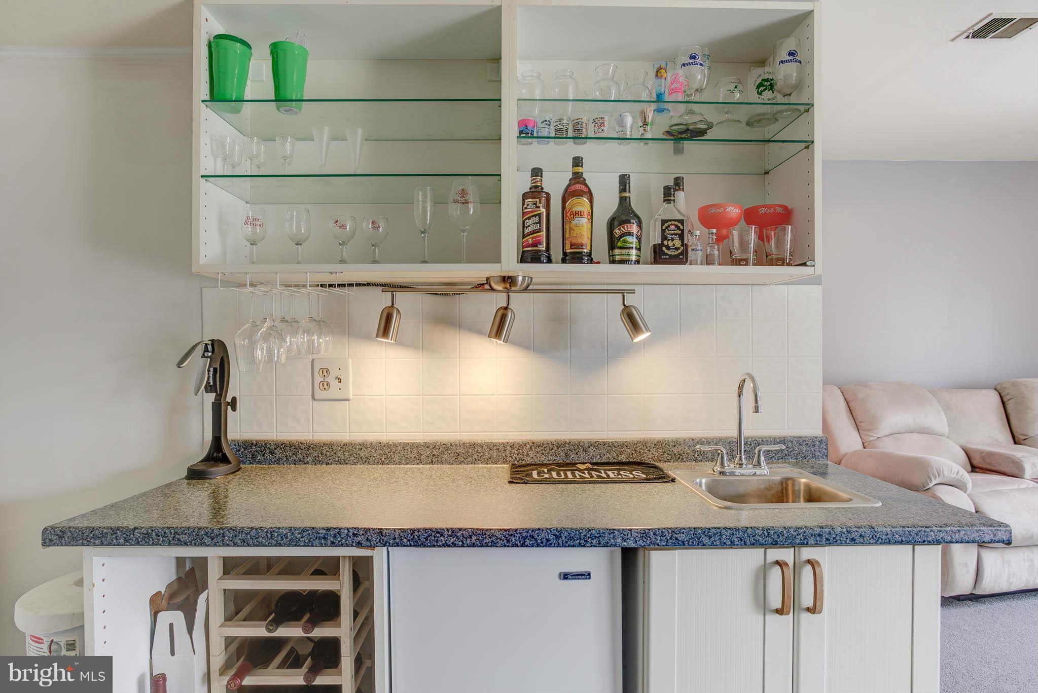 12136 Turnstone Court, Unit 84 Silver Spring, MD 20904 - Photo 23 of 30 Wet bar