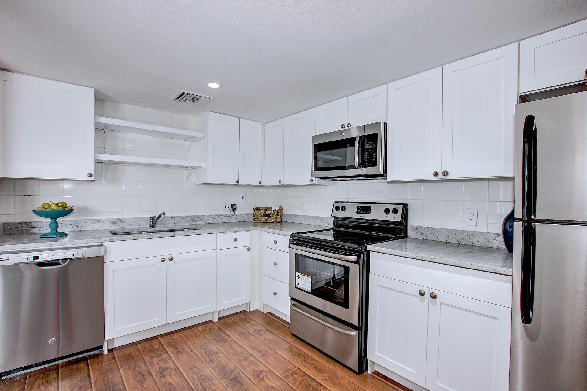 4201 East Camelback Road, Unit 108 Phoenix, AZ 85018 - Photo 1 of 9 Kitchen