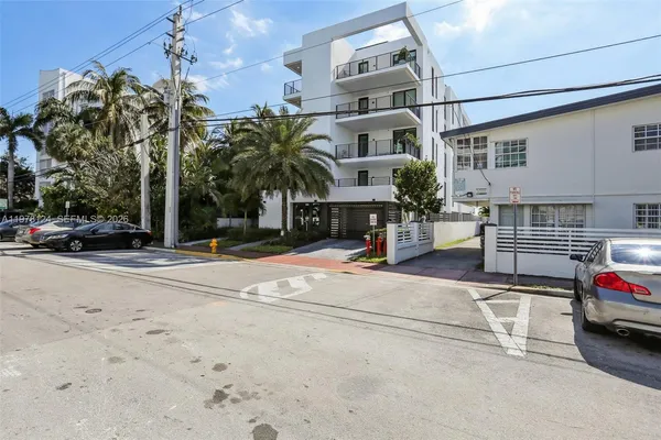 $6,900,000 | 1930 Bay Drive, Unit 4, Miami Beach, FL 33141