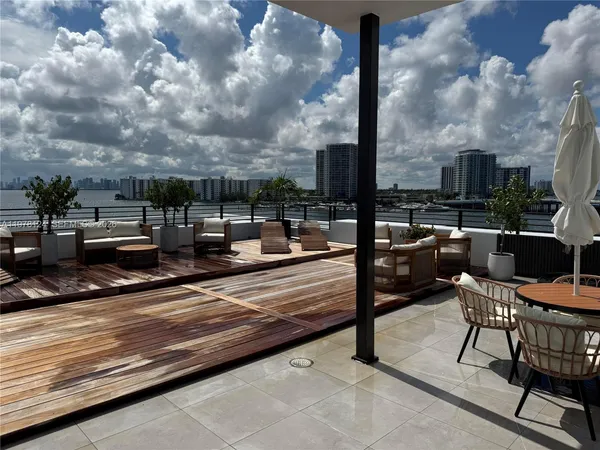 $6,900,000 | 1930 Bay Drive, Unit 4, Miami Beach, FL 33141