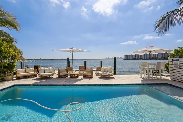 $6,900,000 | 1930 Bay Drive, Unit 4, Miami Beach, FL 33141