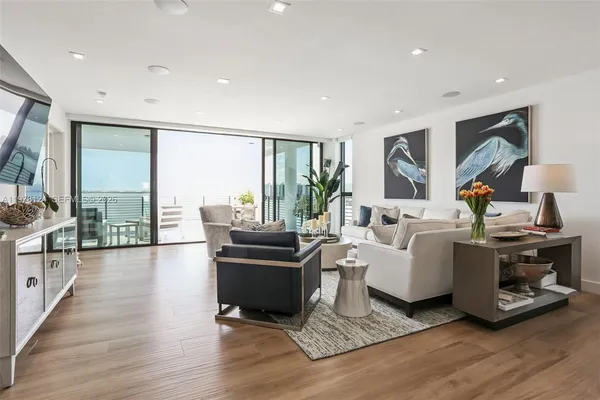 $6,900,000 | 1930 Bay Drive, Unit 4, Miami Beach, FL 33141