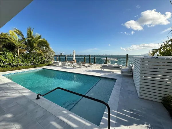 $6,900,000 | 1930 Bay Drive, Unit 4, Miami Beach, FL 33141