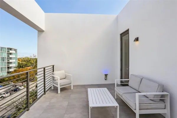 $6,900,000 | 1930 Bay Drive, Unit 4, Miami Beach, FL 33141