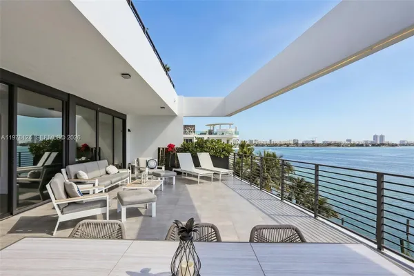 $6,900,000 | 1930 Bay Drive, Unit 4, Miami Beach, FL 33141
