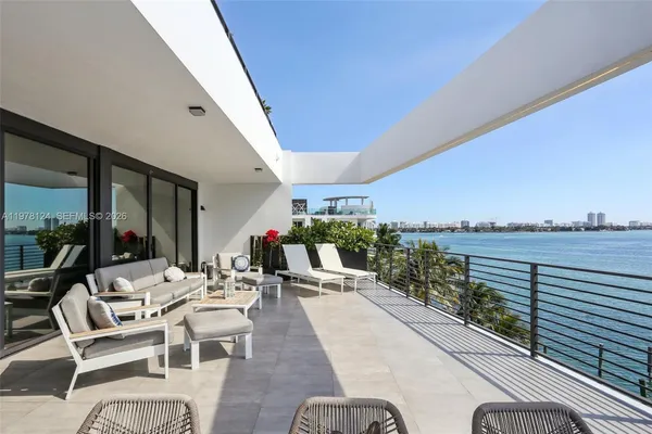 $6,900,000 | 1930 Bay Drive, Unit 4, Miami Beach, FL 33141