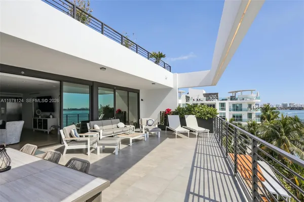 $6,900,000 | 1930 Bay Drive, Unit 4, Miami Beach, FL 33141