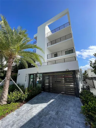 $6,900,000 | 1930 Bay Drive, Unit 4, Miami Beach, FL 33141