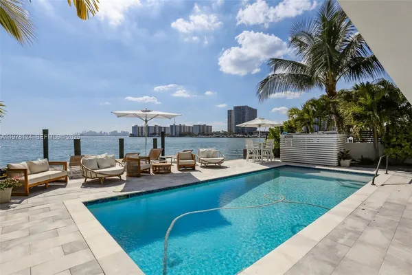 $6,900,000 | 1930 Bay Drive, Unit 4, Miami Beach, FL 33141
