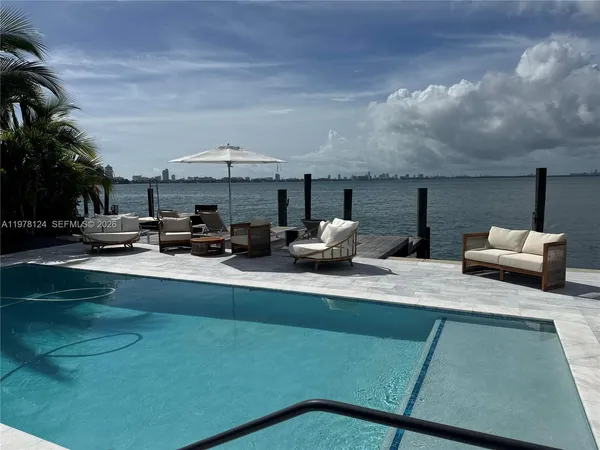 $6,900,000 | 1930 Bay Drive, Unit 4, Miami Beach, FL 33141