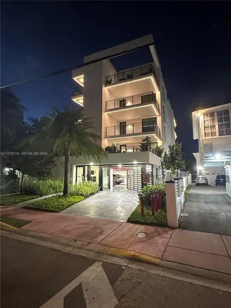 $6,900,000 | 1930 Bay Drive, Unit 4, Miami Beach, FL 33141