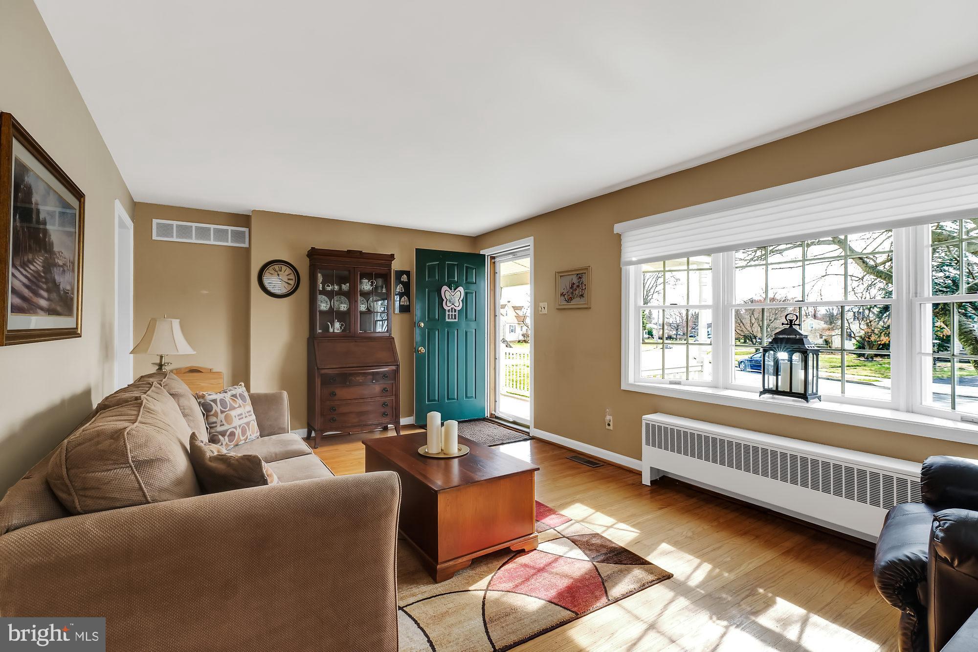 521 Stewart Road Hatboro, PA 19040 - Photo 5 of 32 Sun filled Living Room