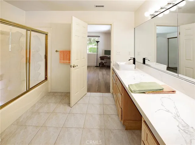 a view of a dinning table and chairs in patio