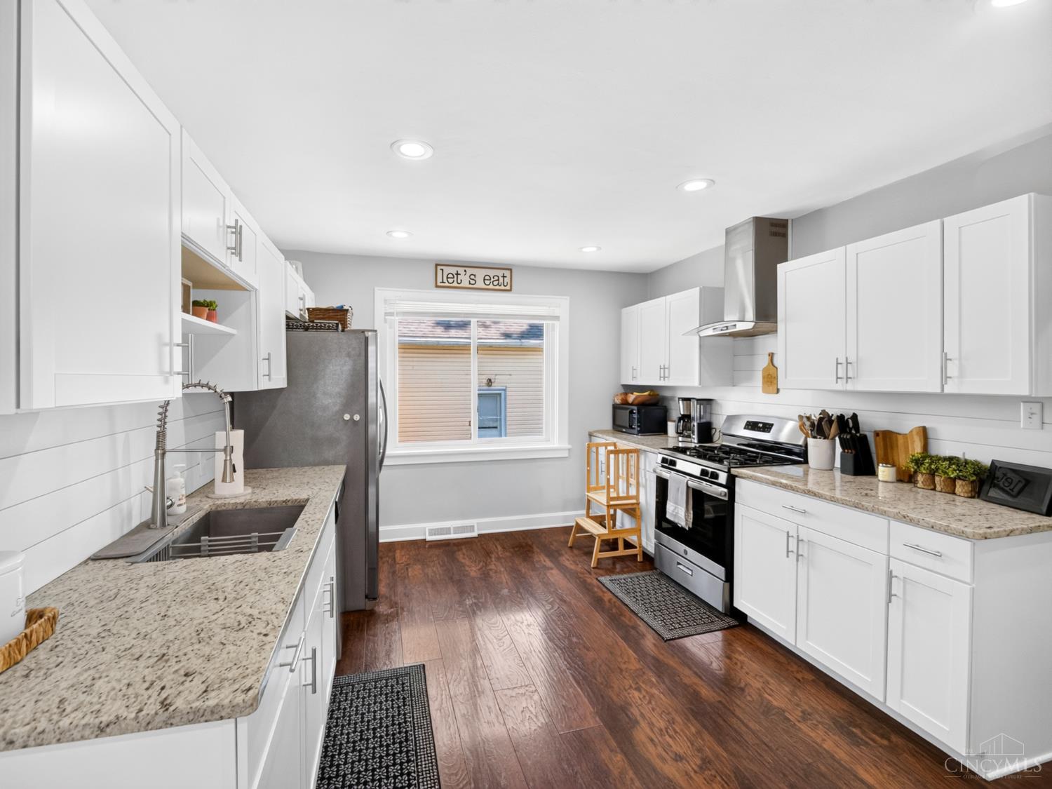 4559 Buxton Road Cincinnati, OH 45242 - Photo 5 of 42
