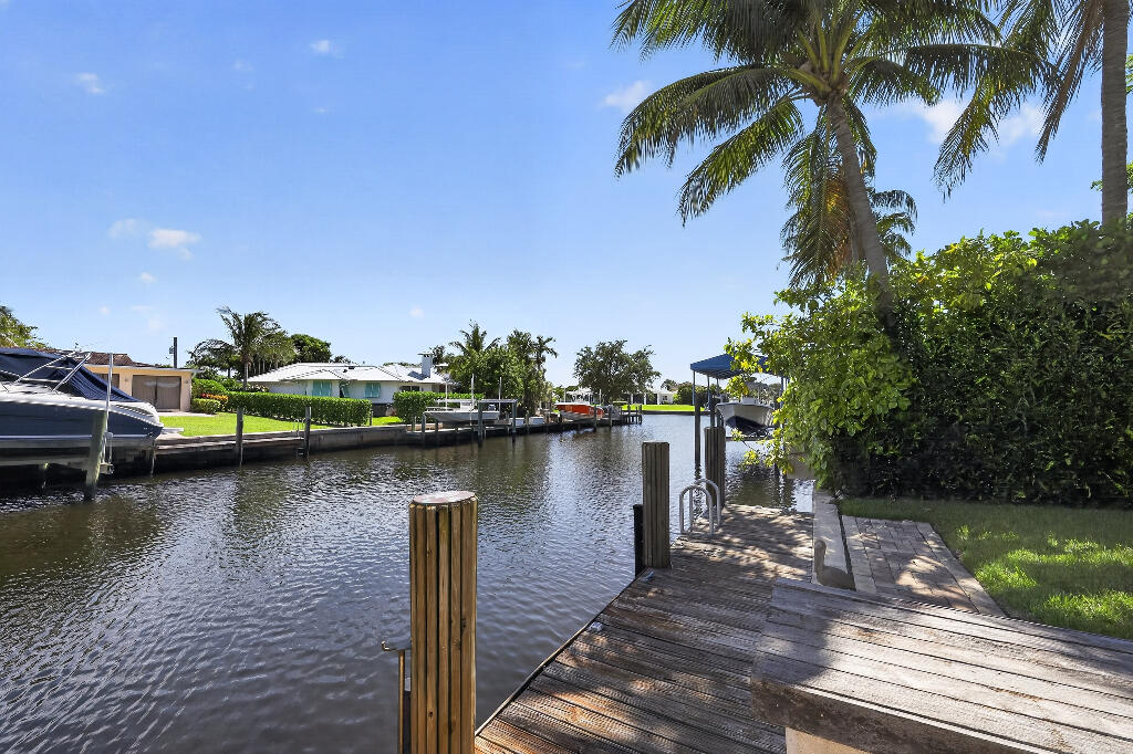 636 Kingfish Road North Palm Beach, FL 33408 - Photo 4 of 23 42291_6a24575a87259_06.06.2026_image-4