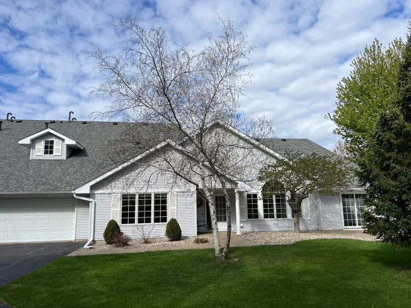 $409,900 | 504 Crystal Circle, Mankato, MN 56001