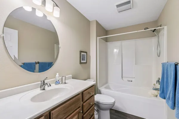 $409,900 | 504 Crystal Circle, Mankato, MN 56001