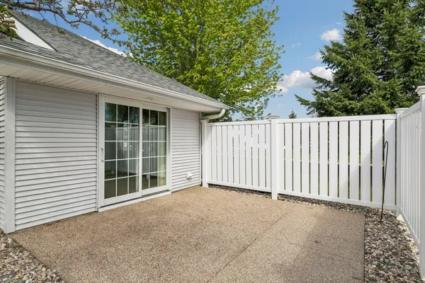 $409,900 | 504 Crystal Circle, Mankato, MN 56001