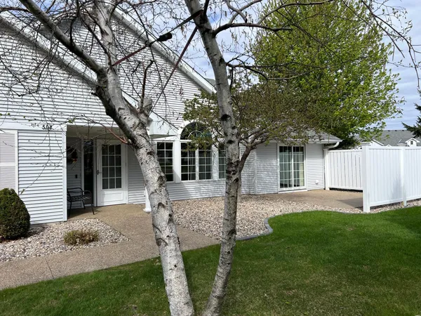 $409,900 | 504 Crystal Circle, Mankato, MN 56001
