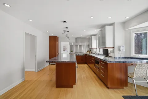 $1,050,000 | 1694 Clendenin Lane, Riverwoods, IL 60015