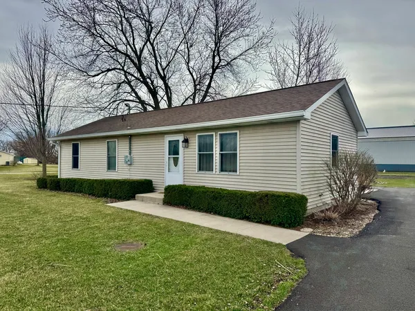 $1,600 | 50W353 Old State Road, Maple Park, IL 60151