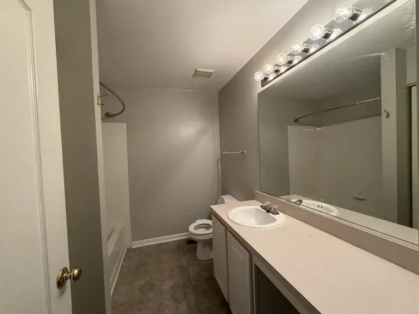 $1,995 | 1225 Brookdale Drive, Carpentersville, IL 60110