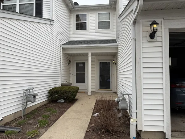 $1,995 | 1225 Brookdale Drive, Carpentersville, IL 60110