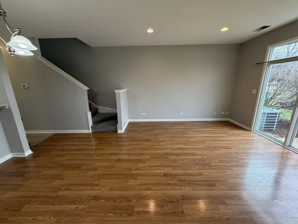 $1,995 | 1225 Brookdale Drive, Carpentersville, IL 60110