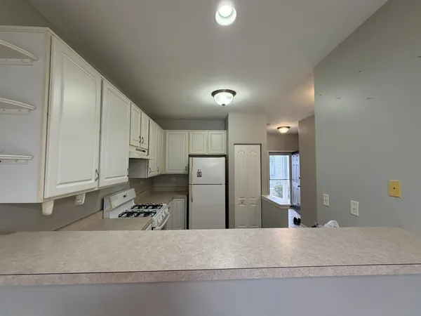 $1,995 | 1225 Brookdale Drive, Carpentersville, IL 60110