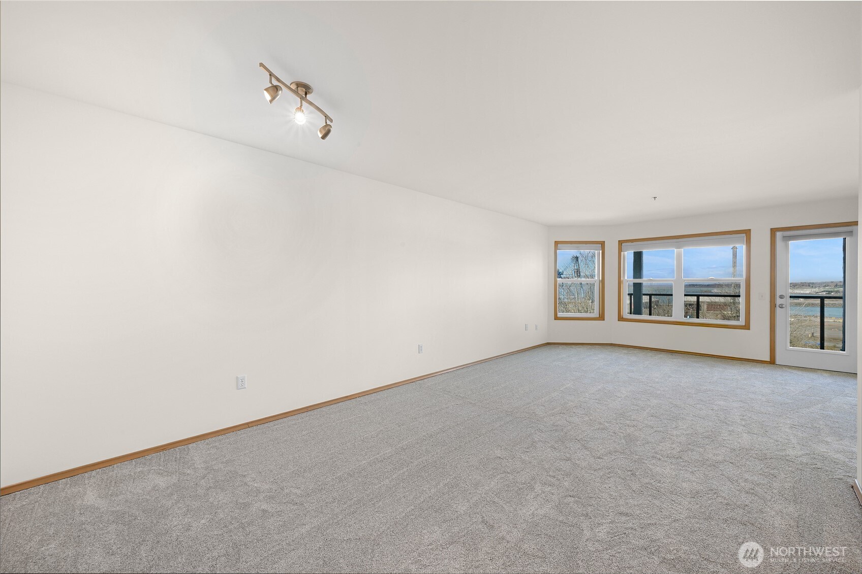 705 North State Street, Unit 301 Bellingham, WA 98225 - Photo 8 of 31