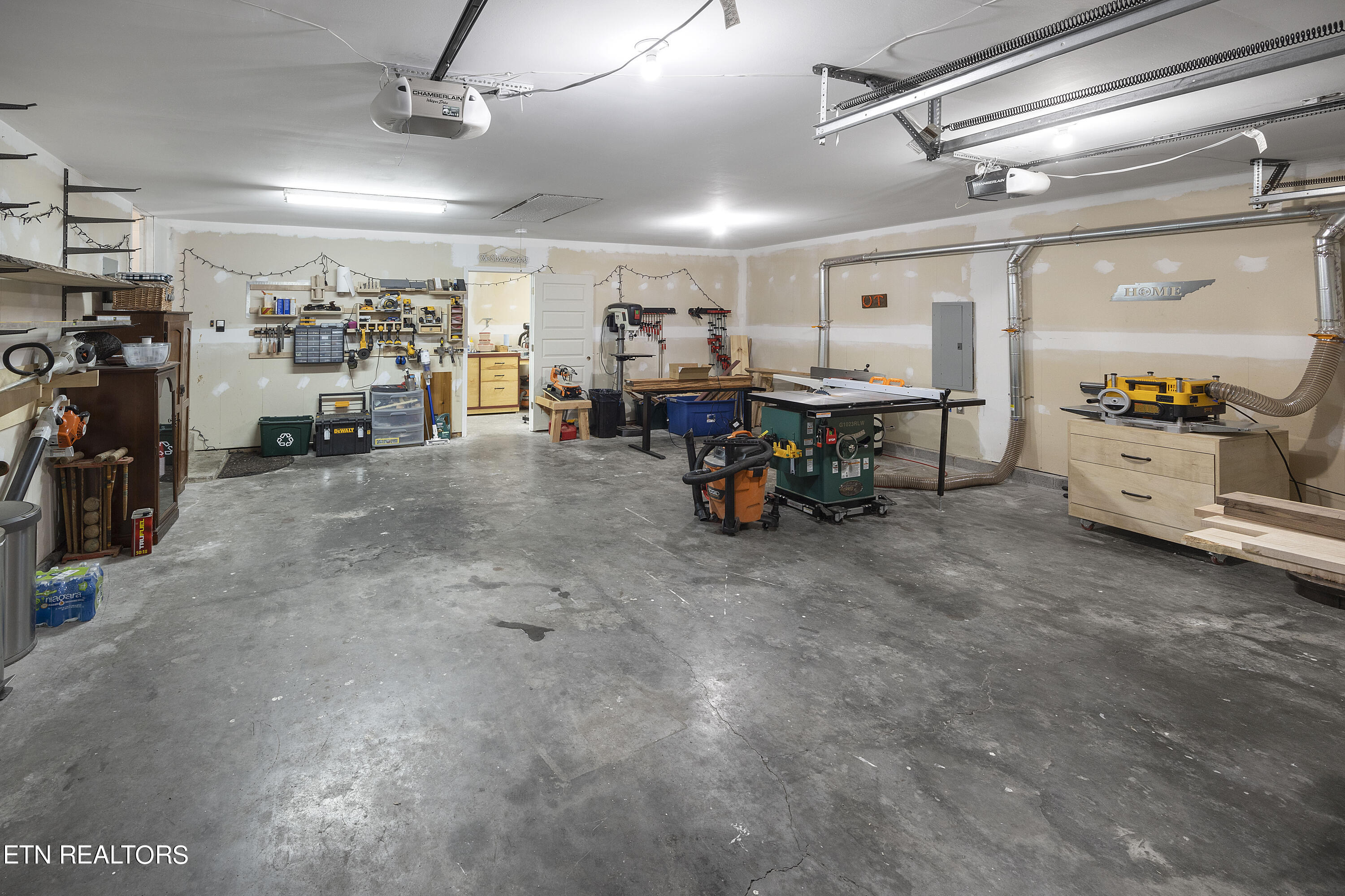 9627 West Emory Road Knoxville, TN 37931 - Photo 22 of 28 Tons of space!
