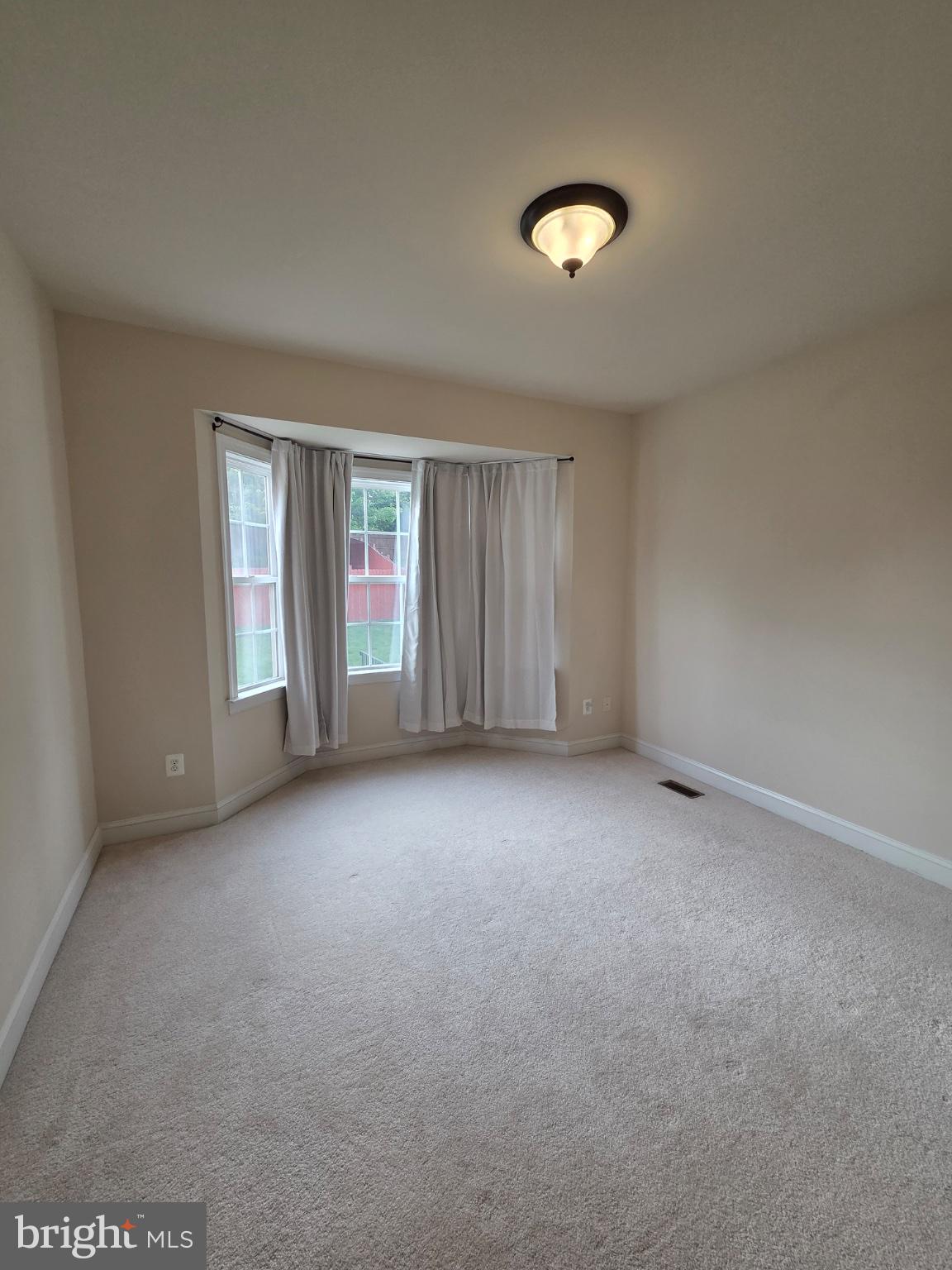 5394 MacDonald Road Woodbridge, VA 22193 - Photo 29 of 70 Bright and airy corner retreat.